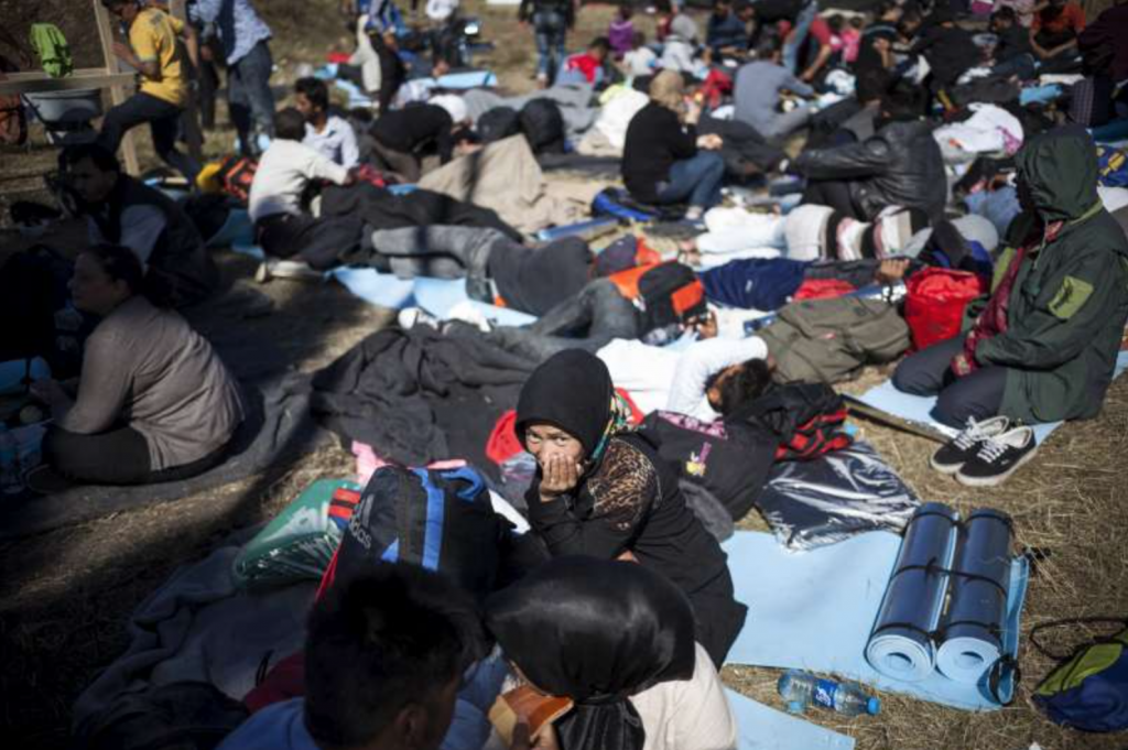 People relaxing at the Croatian government transit center in Opatovac, near the Serbian border. Photo: UNHCR/I.Pavicevic